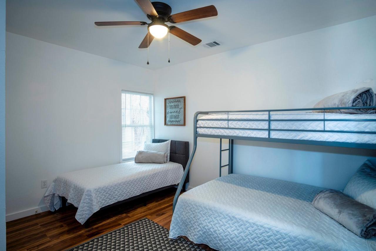 Downtown View Cozy 2Br1Ba Home Sleeps 8 San Antonio Extérieur photo